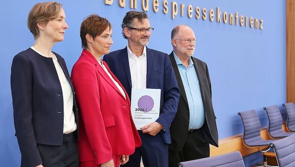 Friedensforscher warnen vor "Welt der Warlords"