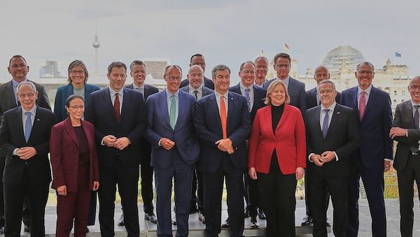 Treffen von Regierungsspitzen mit Sozialpartnern beendet
