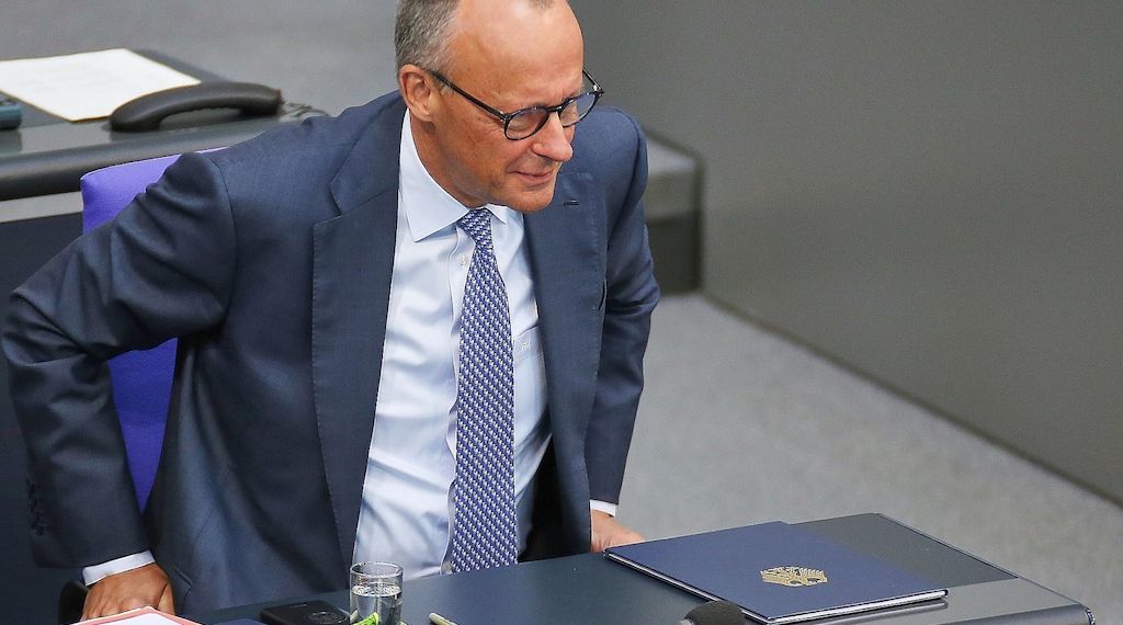 Ipsos: Grüne weiter vor SPD, Zufriedenheit mit Kanzler Merz sinkt