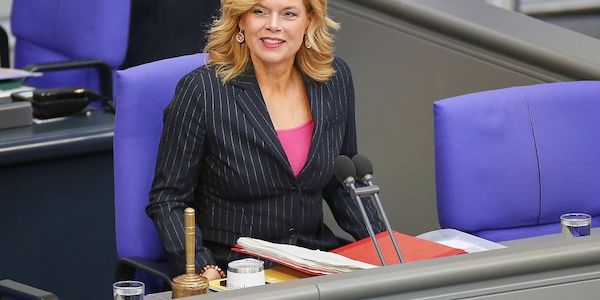 Klöckner ermahnt Bundesregierung wegen verspäteter Antworten