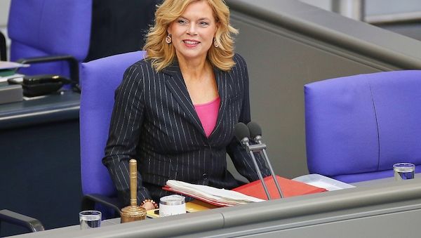 Klöckner ermahnt Bundesregierung wegen verspäteter Antworten