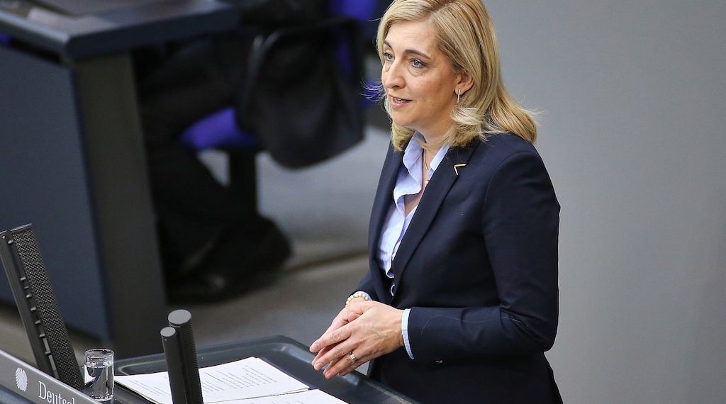 Warken wirbt für Krankenkassen-Reform