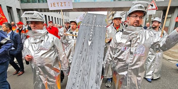 Regierung räumt "herausfordernde Lage" für Stahlindustrie ein
