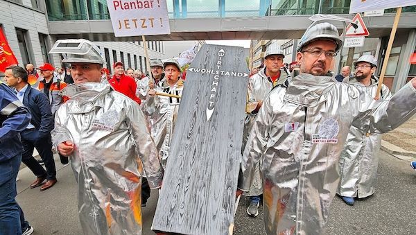 Regierung räumt "herausfordernde Lage" für Stahlindustrie ein