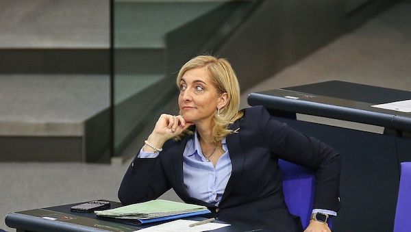 Warken weist Kritik der Pharmabranche bei GKV-Reform zurück
