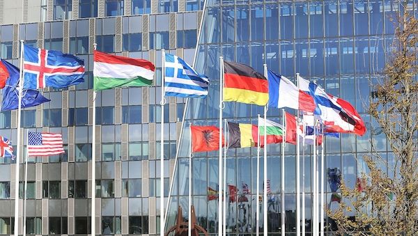 Mélenchon hält Nato für "nutzlos"