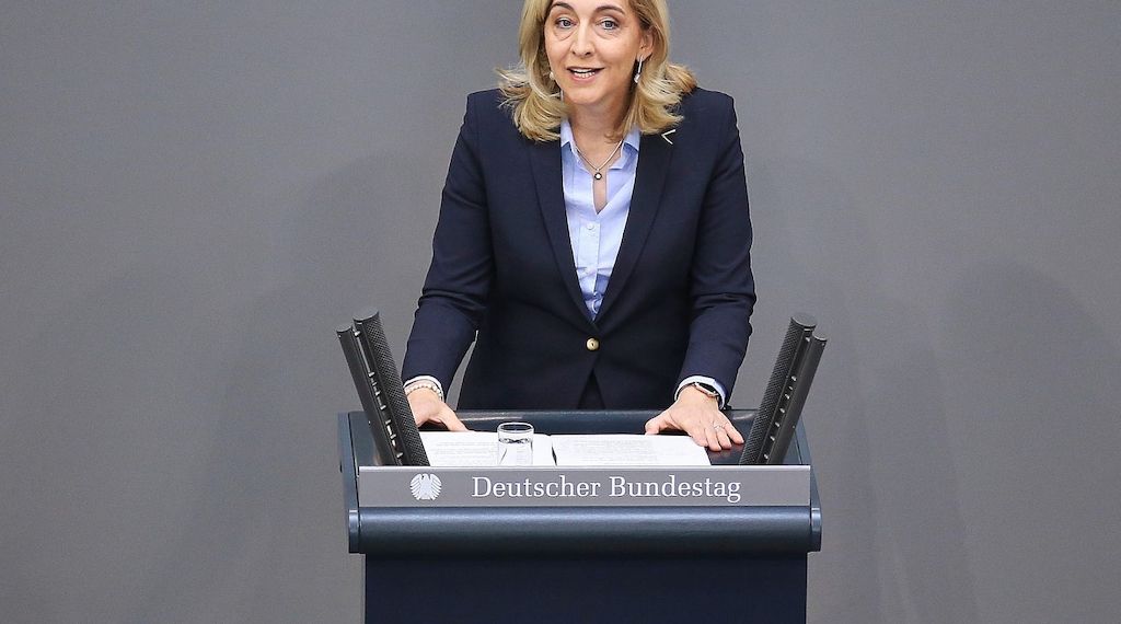 Warken will Sozialbeiträge langfristig senken