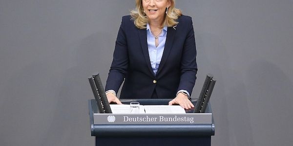 Warken will Sozialbeiträge langfristig senken