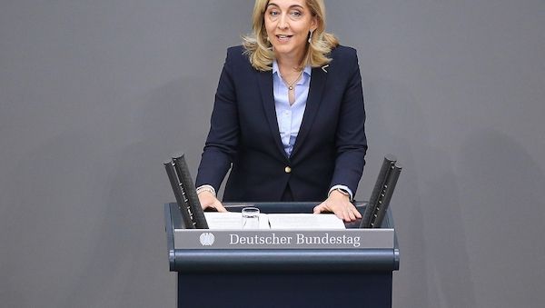 Warken will Sozialbeiträge langfristig senken