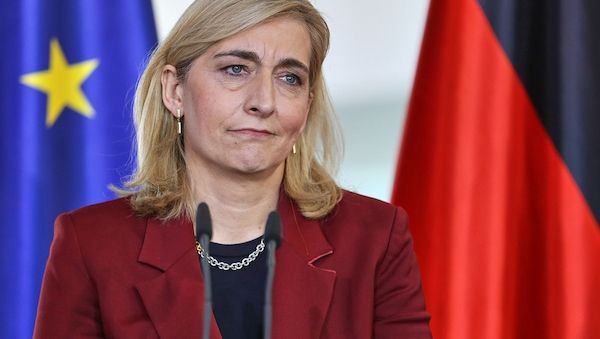 Warken will private Pflegevorsorge steuerlich fördern