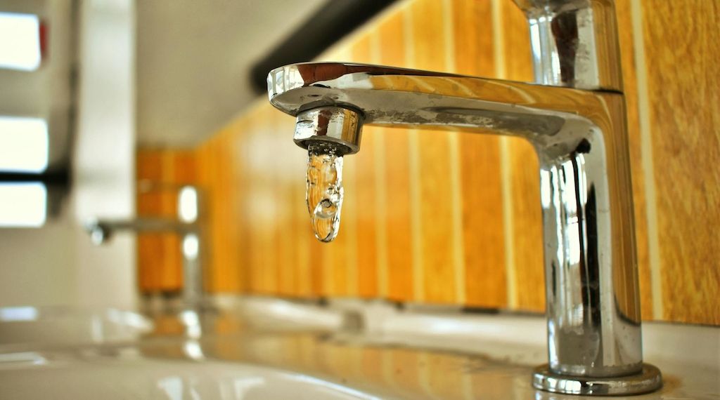 Zahnpasta-Hersteller müssen zahlen: Neue EU-Regel schützt unser Wasser