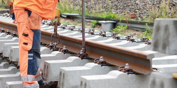 SPD und Union kritisieren DB-Management bei Streckensanierung