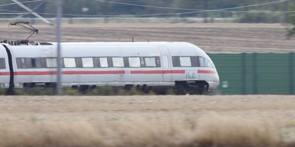 Bahnstrecke Hamburg-Berlin nach Sanierung wieder in Betrieb