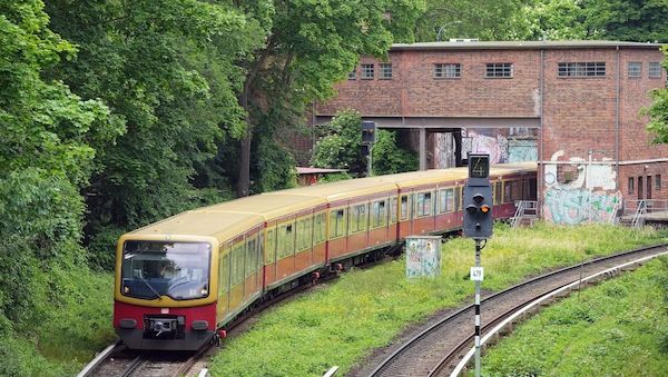 S-Bahn-Verkehr nach Erkner wegen Blitzeinschlag unterbrochen