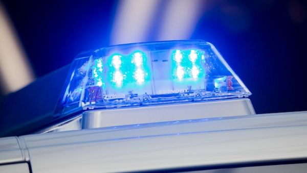 Mutmaßlicher Drogenhändler verschanzt sich vor Polizei