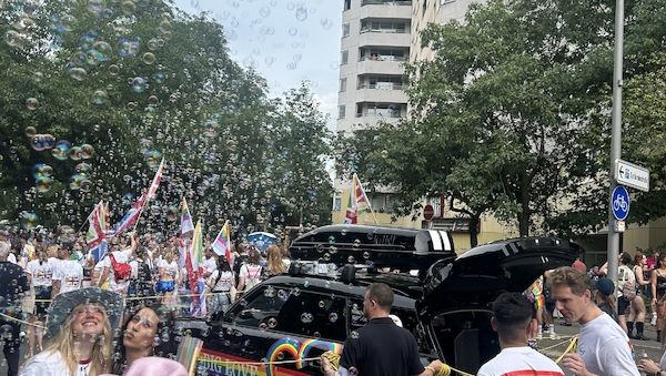 BIG LOVE - MINI Berlin feiert beim CSD