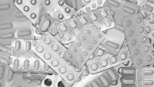 ARAG Experten über Reisen mit betäubungsmittelhaltigen Medikamenten