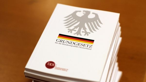 Grundgesetz- Kein Buch mit sieben Siegeln