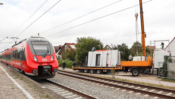 Dennert Massivhaus - Bauen direkt an der Bahnlinie: Fertigwände aus Beton erfüllen hohe Schallschutzvorgaben! 
