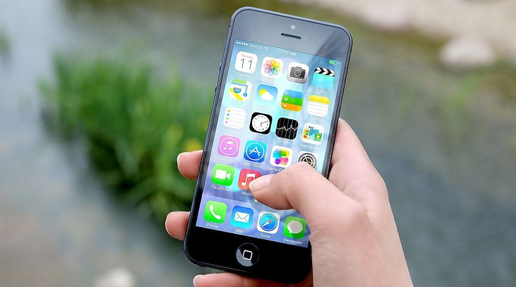 ARAG Experten mit erstaunlichen Umfrage-Ergebnissen zur Smartphone-Nutzung