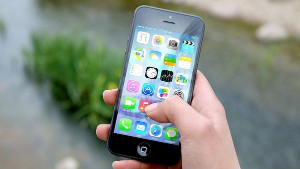 ARAG Experten mit erstaunlichen Umfrage-Ergebnissen zur Smartphone-Nutzung
