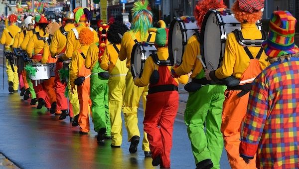 Experte: Auch Jecken und Narren müssen sich an Regeln halten