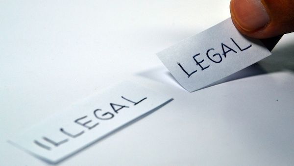 ARAG Experten warnen vor der Bestechungsfalle bei Präsenten