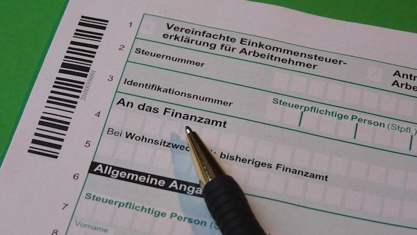 ARAG: Neue Home-Office-Regel- So kann man mehr von der Steuer absetzen