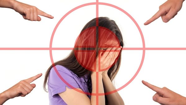ARAG: Expertin Kathrin Köhler erklärt, wie sich Betroffene bei Mobbing wehren können