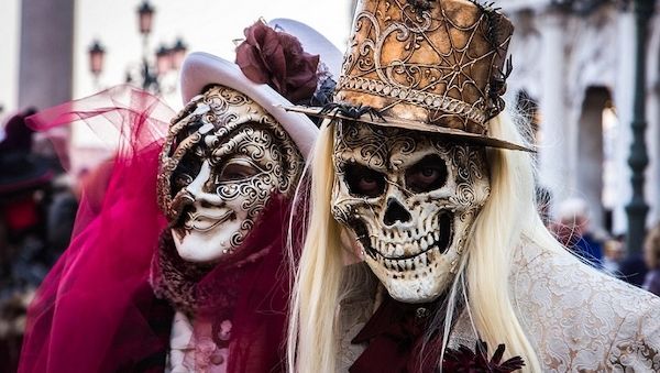 ARAG: Experten geben einen Einblick in geschriebene und ungeschriebene Gesetze des Karnevals
