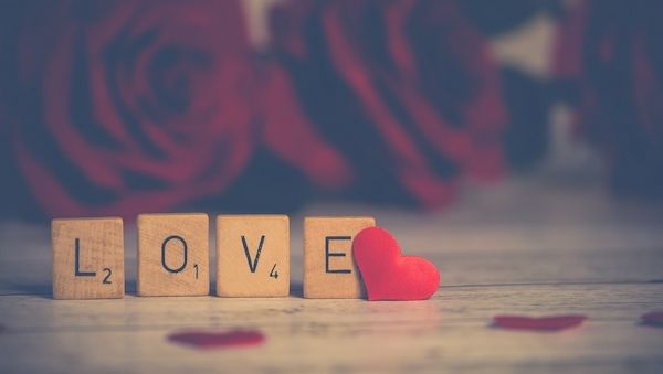ARAG: Valentinstag ohne einen Valentin? Leichte Müdigkeit auf Dating-Apps bemerkbar