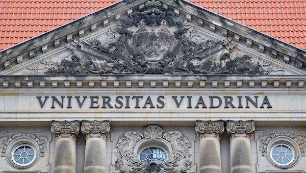 Wem noch vertrauen? Fake News Festival steigt in Frankfurt Oder