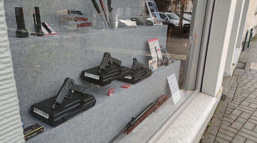 Fünf scharfe Schusswaffen bei Durchsuchungen in Berlin und Brandenburg sichergestellt
