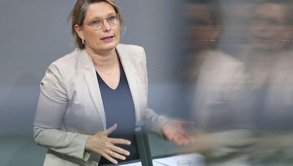 Verbraucherreport: Hubig will mehr Jugendschutz im Internet