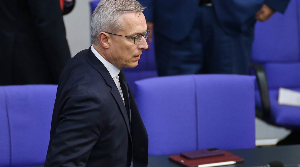 Wildberger verteidigt KI-Einsatz bei Reden