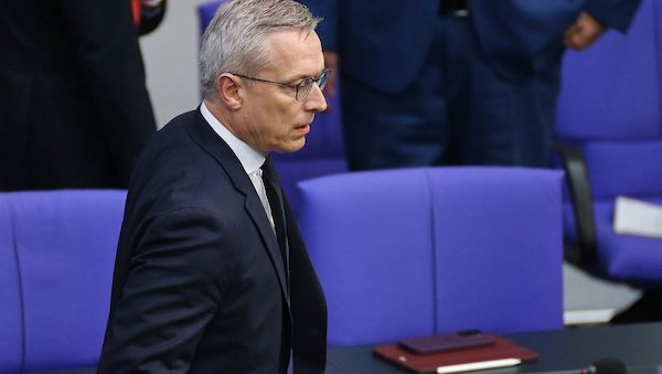Wildberger verteidigt KI-Einsatz bei Reden
