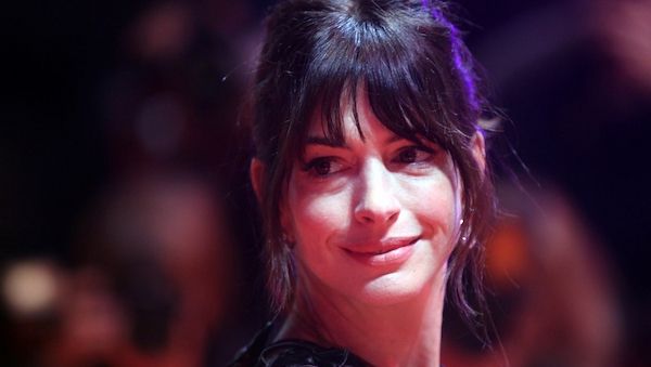 Anne Hathaway warnt vor KI-Bewerbungen