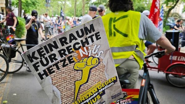 Rund 50 Teilnehmer bei Demo gegen "Nius" und "Apollo"