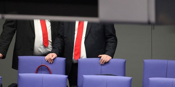 Mehr als jeder dritte Abgeordnete meldet Nebeneinkünfte
