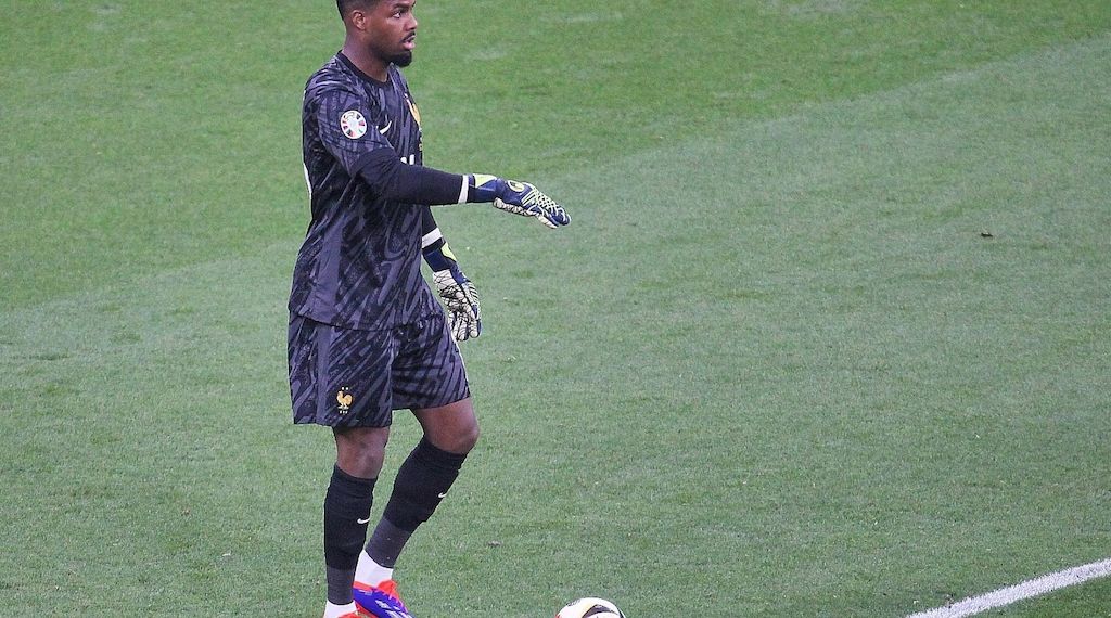Fußball-WM: Frankreich besiegt Irak in historischer Regenschlacht