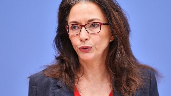 DGB-Chefin Fahimi kritisiert Rentenkommission