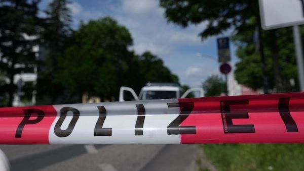 Potsdam-Mittelmark: Tankwagen kippt um - Abwässer ausgelaufen
