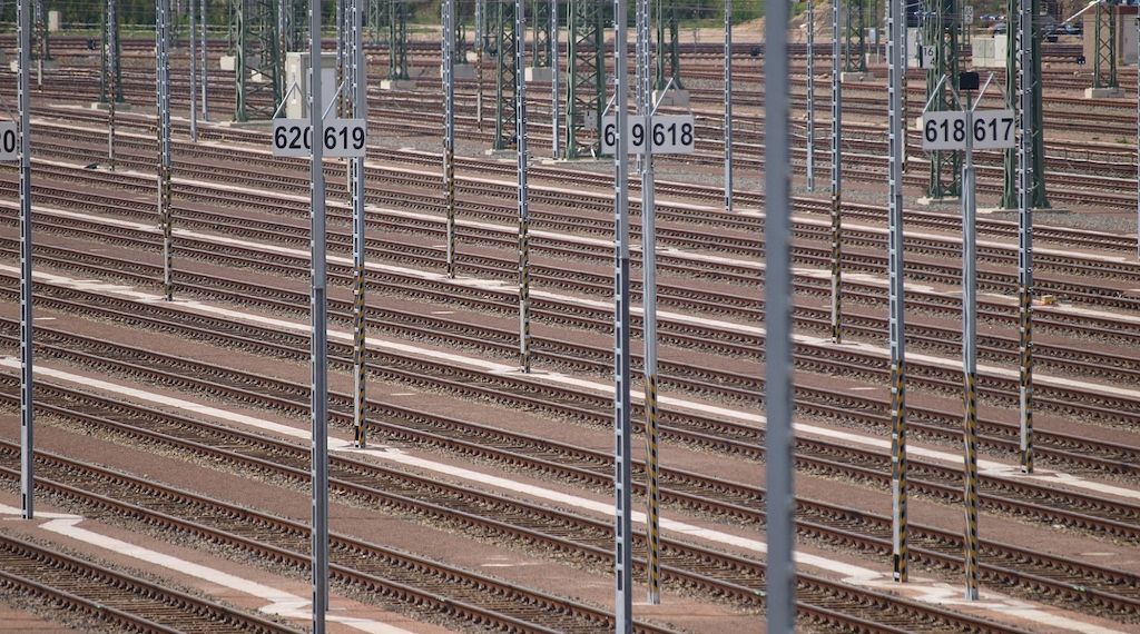 Funkstörung: Bahnverkehr bundesweit komplett eingestellt