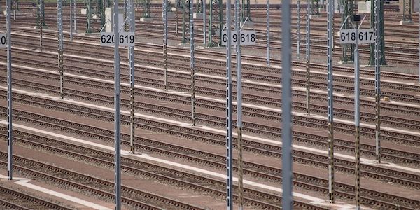Funkstörung: Bahnverkehr bundesweit komplett eingestellt