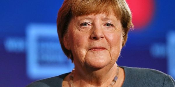 Merkel über ihr Porträt im Kanzleramt: "Da häng ich dann eben"