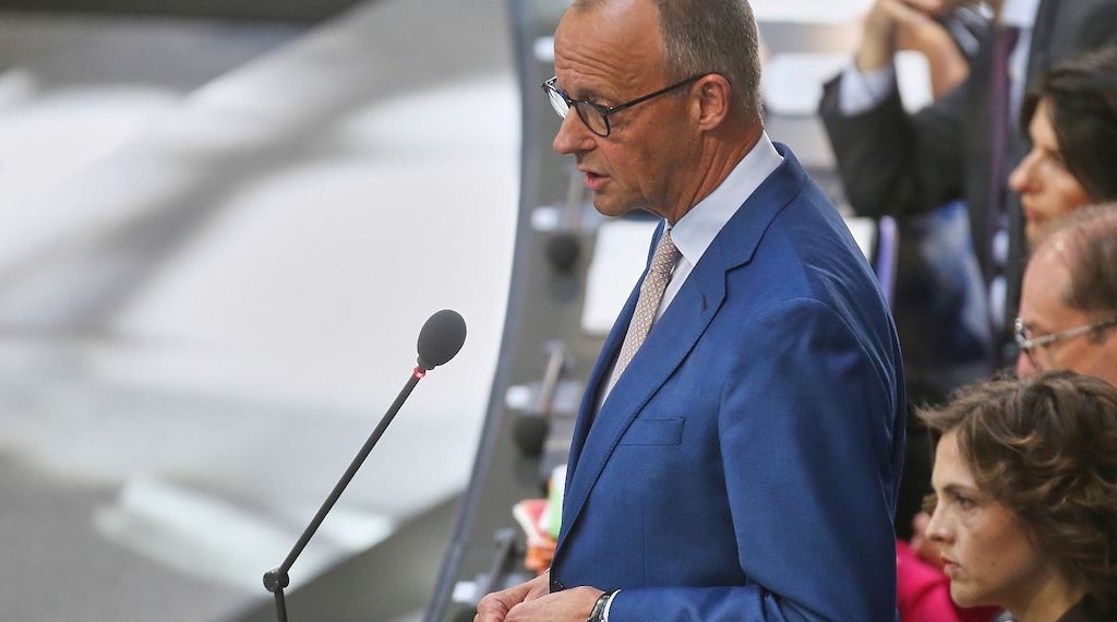 Merz wirbt im Bundestag für Rentenreform