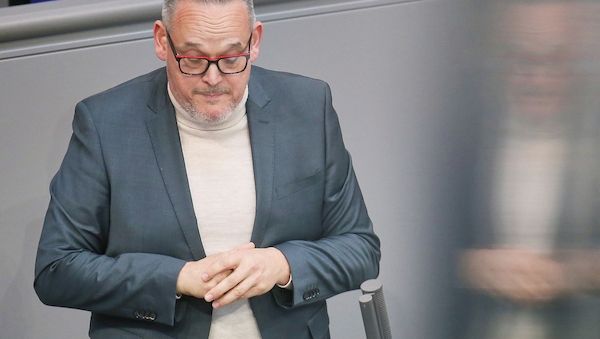 AfD-Politiker Reichardt soll angeblich Hitlergruß gezeigt haben
