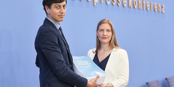 Neues Gutachten bescheinigt AfD Verfassungswidrigkeit