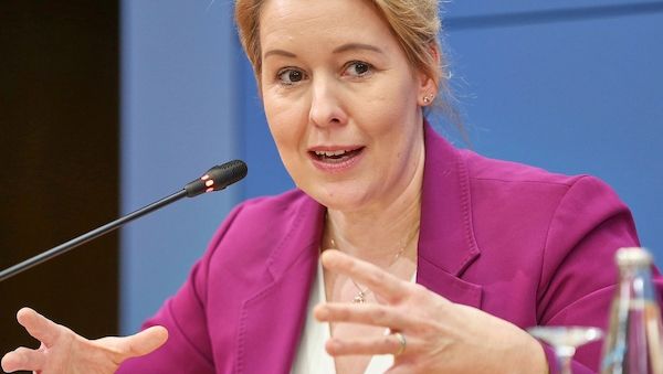 Giffey wirft Merz fehlenden Stolz auf Deutschland vor