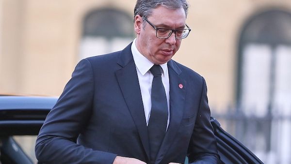 Serbischer Präsident stellt Rücktritt in Aussicht